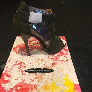 BRAND NEW Ankle peep toe heals